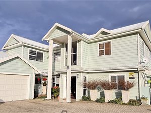 4 Bed House in Pienaarstrand