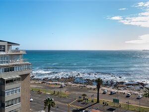 2 Bed Apartment in Mouille Point