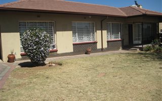 4 Bedroom House in Ridgeway