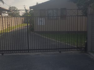 3 Bedroom House in Birchleigh North