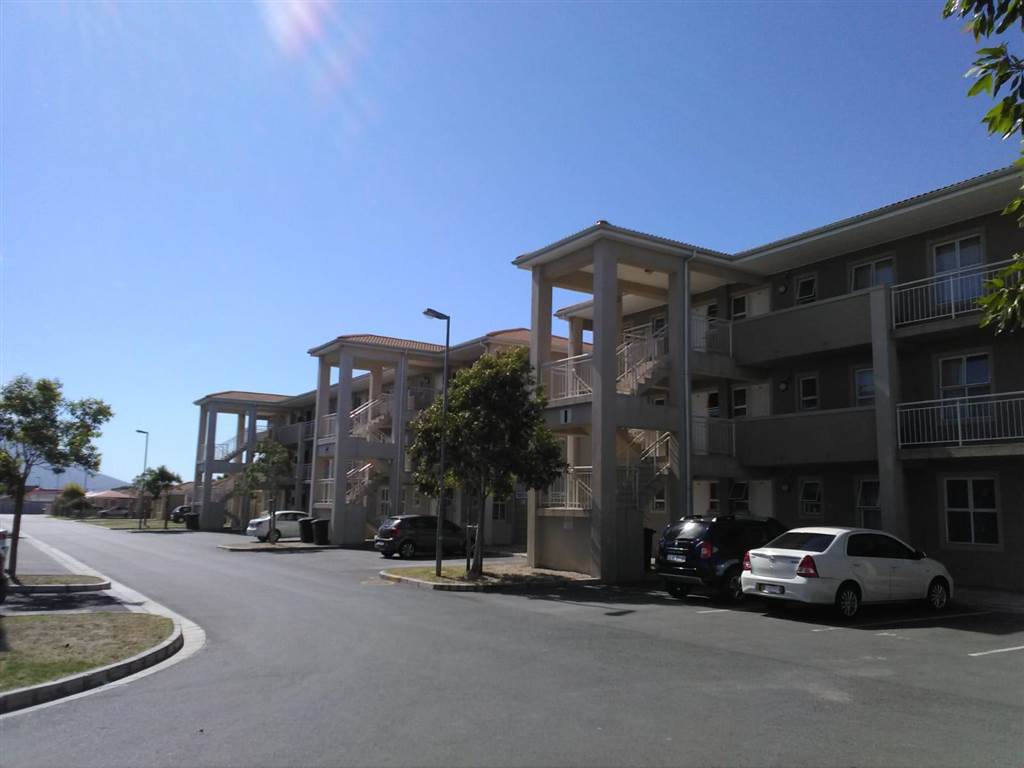 2 Bed Apartment in Athlone R 6700 For rent Western Cape Private