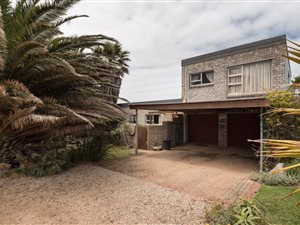 3 Bed House in Bettys Bay