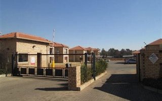 2 Bedroom Apartment in Mantevrede