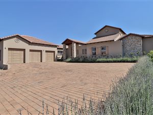 3 Bed House in Zwavelpoort