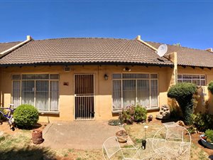 2 Bed Townhouse in Uitsig
