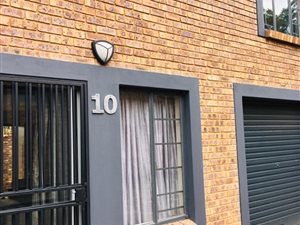2 Bed Townhouse in Rietfontein