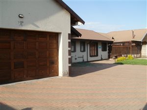 4 Bed House in Masada