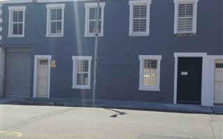 7.5 Bedroom Duplex in Zonnebloem