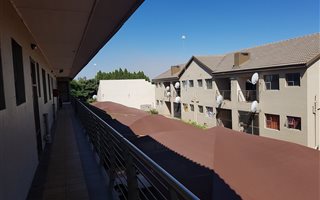 2 Bedroom Apartment in Vanderbijlpark CE6
