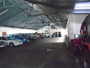 1050 m² Industrial space in Jacobs