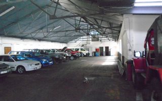 1050 m² Industrial space in Jacobs