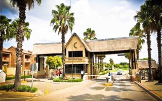 4 Bedroom Duplex in Mooikloof Equestrian Estate