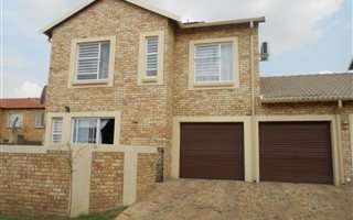 3 Bedroom Townhouse in Heuweloord