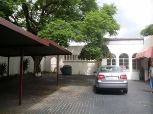 9 Bed House in President Ridge