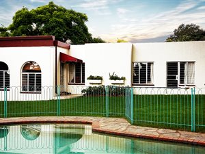 9 Bed House in President Ridge
