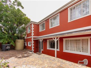 19 Bed House in Rosebank