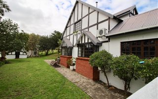 8 Bedroom House in Rome Glen