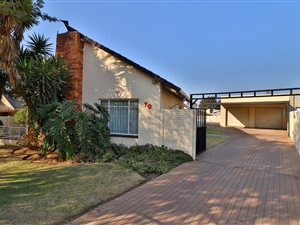 3 Bed House in Robertsham