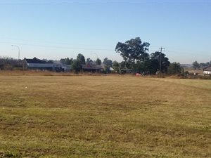 2.8 ha Land available in Putfontein
