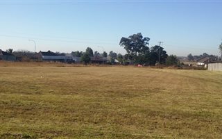 2.8 ha Land available in Putfontein