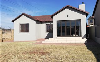 3 Bedroom House in Thatchfield