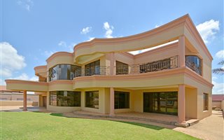 6 Bedroom House in Northcliff