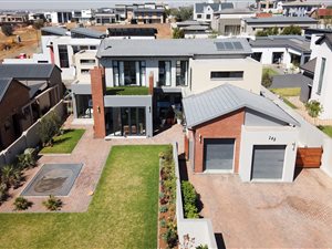4 Bed House in Midstream Ridge Estate