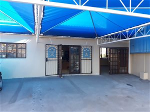 869 m² Commercial space in Umbogintwini