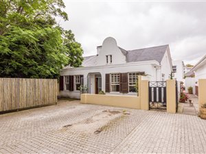 6 Bed House in Rondebosch