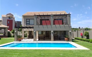 1 Bedroom Penthouse in Sunninghill
