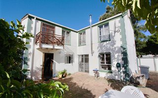 3 Bedroom House in Kenilworth
