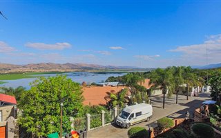 4 Bedroom House in Kosmos