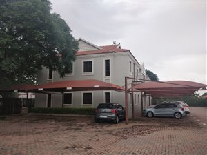 125 m² Commercial space in Halfway Gardens