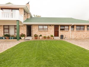 5 Bed House in Bay View