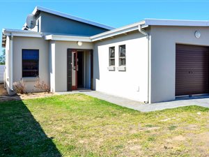 2 Bed Townhouse in Pacaltsdorp