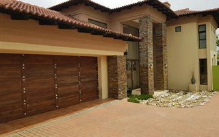 4 Bedroom House in Dainfern Valley