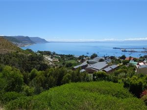 671 m² Land available in Simons Town