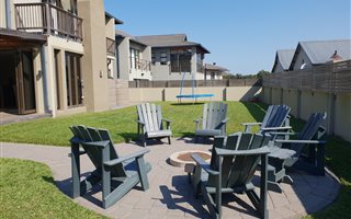 4 Bedroom House in Meerensee