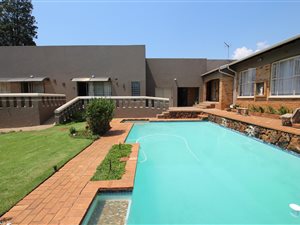6 Bed House in Wilro Park