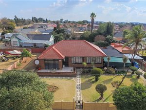 3 Bed House in Robertsham