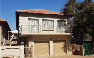 5 Bedroom House in Bronkhorstbaai
