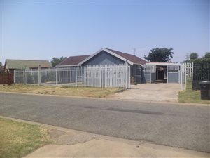 4 Bed House in Paul Krugers Resort