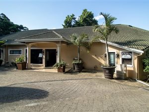 4 Bed Townhouse in Rouken Glen