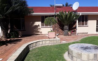 4 Bedroom House in Fauna Park