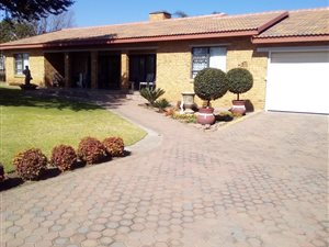 2.8 ha Smallholding in Ruimsig AH