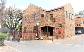 290 m² Commercial space in Weltevreden Park