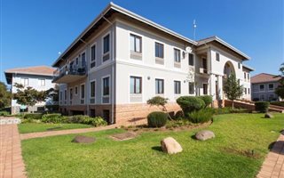 195 m² Office Space in Vorna Valley