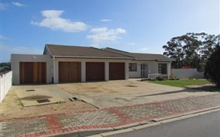 5 Bedroom House in Hopefield