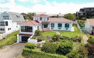 5 Bedroom House in Herolds Bay