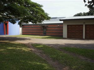 3185 m² Commercial space in Meerensee